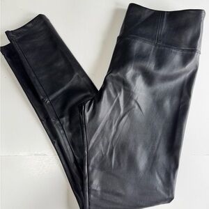Hunter & Brown Women’s Faux Leather Skinny Pants. Size Large. Black. Pull On.